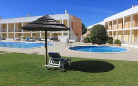 Pool&Beach in Encosta de São José